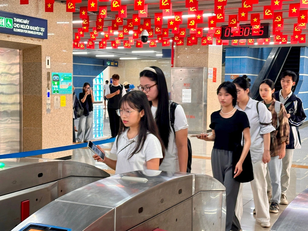 Cổng Bán Vé Cho Khu Vui Chơi: Giải Pháp Kiểm Soát Vé Tự Động Toàn Diện 1 cổng bán vé cho khu vui chơi